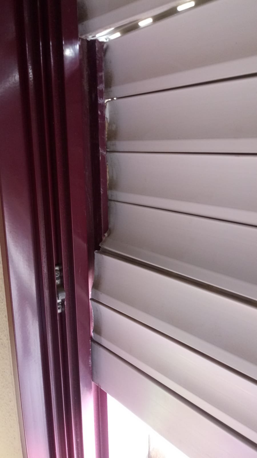 persiana pvc descarrilada